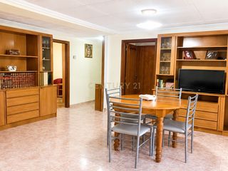 Appartement  Grupo de la mercé, paterna, spain. Inversión con rentabilidad del 6,4  vivienda alquilada por 900 m