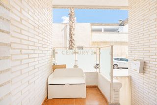 Pis a C. escriptor d. ferràn vizcaíno casas, 6, 46191 vilamarxant, val. Vivienda en planta baja con dos terrazas y piscina comunitaria e