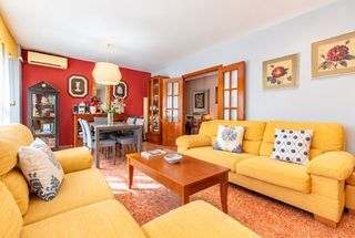 Apartament  Calle de juan bautista llovera, valència, spain. Luminoso piso de 3 dormitorios con balcón en avenida del puerto