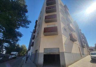 Apartament a Lugar nuevo de la corona, 14. Venta de 4 locales en calle lugar nuevo de la corona nº 14 torre