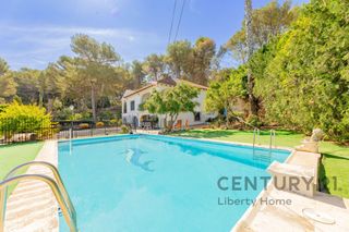 Chalet  Camí valletes de brú, alzira, spain. Exclusiva vivienda con piscina, jardín y vistas a la montaña