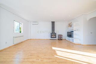 Haus in Calle acacias, 4, nàquera, spain. Chalet independiente en una sola planta con parcela de 760 m en