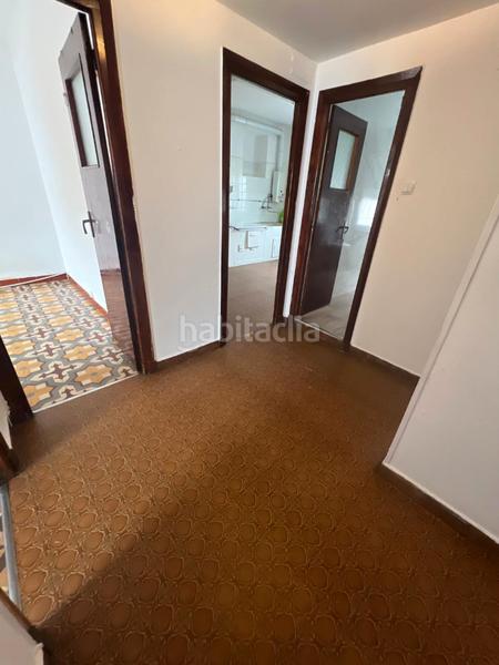 Foto 3699b144-3315-42a5-9c0d-1f431c865e7b. Piso a-1564: amplia vivienda (90m2) sin ascensor parcialmente exterior para reformar de 3 habitaciones situada en la calle la paz en Gijón