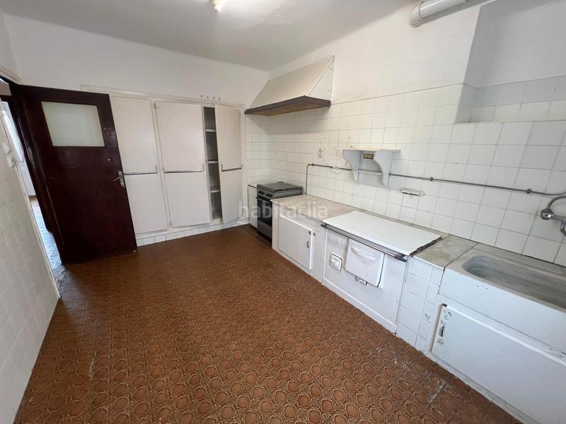 Foto 42017e93-b7cd-49fa-8d5f-2143ca40a007. Piso a-1564: amplia vivienda (90m2) sin ascensor parcialmente exterior para reformar de 3 habitaciones situada en la calle la paz en Gijón