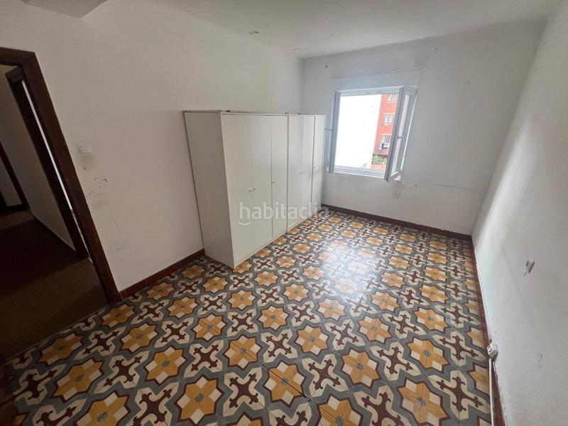 Foto 86e12bae-0928-46b2-a08e-2dea3492e685. Piso a-1564: amplia vivienda (90m2) sin ascensor parcialmente exterior para reformar de 3 habitaciones situada en la calle la paz en Gijón