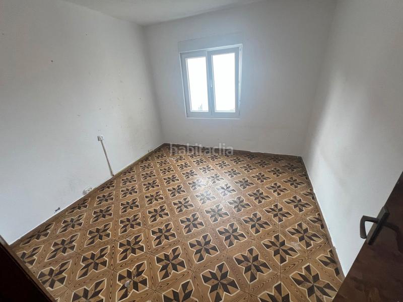 Foto cb65d0a3-90a6-4f2e-9bac-ea615640e242. Piso a-1564: amplia vivienda (90m2) sin ascensor parcialmente exterior para reformar de 3 habitaciones situada en la calle la paz en Gijón