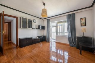 Flat  Calle de doña vicenta manzanedo. Piso con gran potencial que cuenta con ascensor en la zona sur