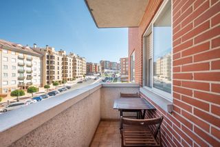 Pis  Agustín rodríguez sahagún. Vivienda exterior con terraza, garaje, trastero y piscina en el