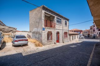 Casa  Travesía san esteban. Chalet independiente en dos alturas junto a la muralla