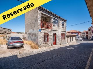 Casa  Travesía san esteban. Chalet independiente en dos alturas junto a la muralla