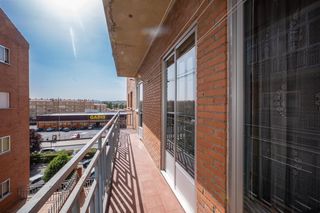 Pis  Burgohondo. Luminoso piso de 3 dormitorios con terraza en la zona sur de ávi
