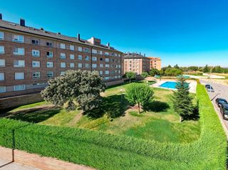 Flat  Avenida patrimonio de la humanidad. Piso de 3 dormitorios con urbanización, garaje y trastero en her