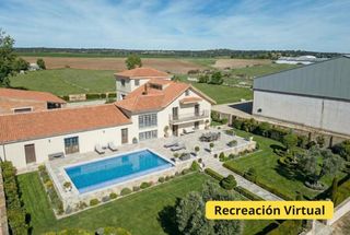 Casa  Calle del cisne. Vivienda para reformar con 25.500 m de terreno y naves, a solo 3