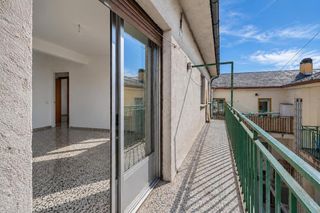 Pis  Calle capitán peñas. Piso a reformar con terraza y orientación sur