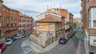 Casa  Calle capitán peñas. ?? ¿dónde está ubicado? ??la vivienda se encuentra al lado del p