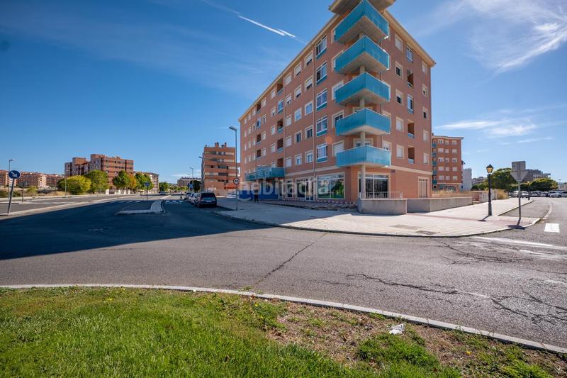 Foto 755b03a3-f752-4ded-8ad7-6c701262a9f5. Alquiler local comercial fantástico local en barrio de la universidad en Ávila