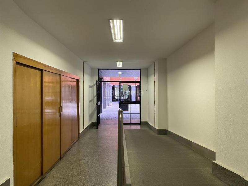 Foto 10e3f2c5-66cf-44f4-9f63-f490ed1a9ea0. Alquiler local comercial amplias oficinas en el Centro con vistas panorámicas en Ávila