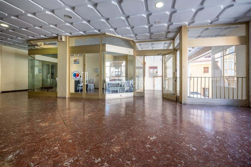 Foto b8cdbbbf-13d9-453f-a4c3-db0a5e341b5f. Local comercial a Murallas Ávila