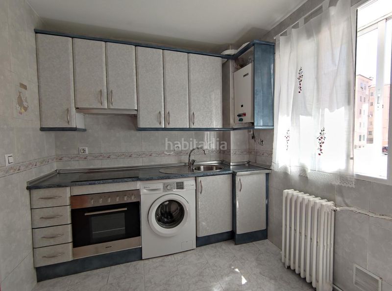 Foto a2f02ab7-7327-4213-8773-75ee6d7ba3ca. Lloguer pis amb calefacció aparcament a Centro Ávila