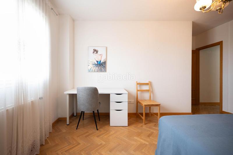 Foto 0f26048a-ac47-4d94-b04e-05d95ad4d240. Alquiler piso alquiler en urbanizacion privada con piscina y pista de padel. en Ávila