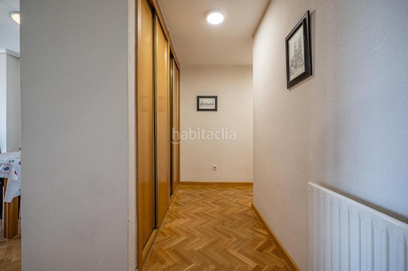 Foto 249bc724-1fae-4eba-9c47-9a065938684c. Alquiler piso alquiler en urbanizacion privada con piscina y pista de padel. en Ávila