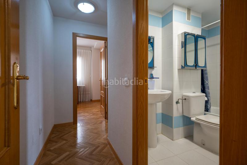 Foto 29d086c6-d68a-4d5a-a6a7-88da1f9c0969. Alquiler piso alquiler en urbanizacion privada con piscina y pista de padel. en Ávila