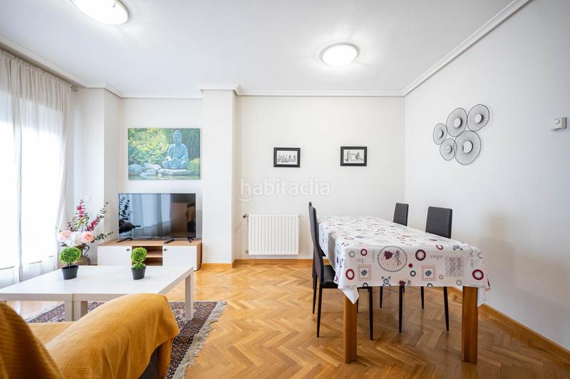 Foto c422bae9-2737-4022-bad8-1ceb5db266de. Alquiler piso alquiler en urbanizacion privada con piscina y pista de padel. en Ávila