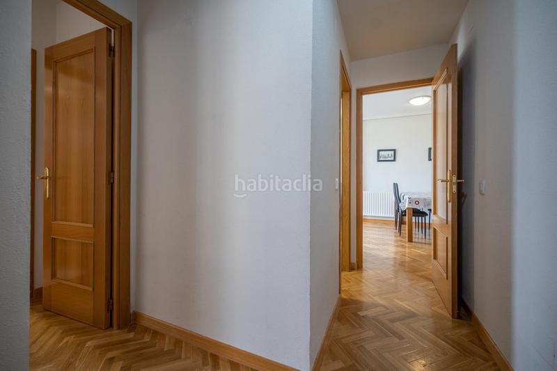 Foto c8cc45ae-69a7-4b53-bf58-113d67ec4dec. Alquiler piso alquiler en urbanizacion privada con piscina y pista de padel. en Ávila