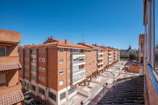 Pis  Segovia. Con ascensor,  garaje y trastero, junto al parque de san antonio