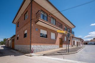 Maison  De ramon y cajal. Inmueble familiar con dos viviendas, garaje y patio