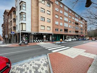 Lloguer Aparcament cotxe  San roque. Amplia plaza de garaje situada en el paseo de san roque