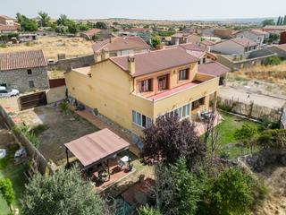 Casa  Del arenal. Elegante chalet unifamiliar en alamedilla del berrocal avila