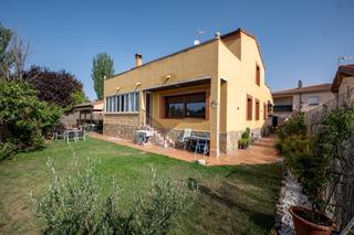 Maison  Del arenal. Elegante chalet unifamiliar en alamedilla del berrocal avila