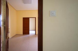 Location Bureau  Estrada. Oficina de 30m2 en zona centro con ascensor y portero