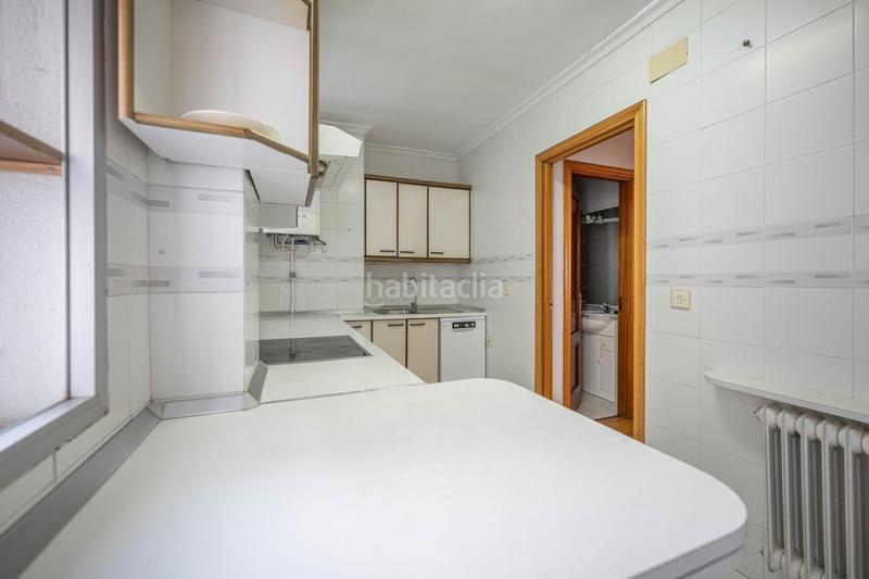 Foto 644c928a-6311-48dd-86d7-6e1d8f7fa090. Alquiler piso  en urbanización privada con ascensor y plaza de garaje en Ávila