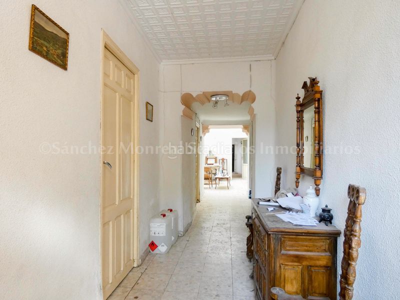 Foto 009f55eb-b48b-4ee9-9bd2-0dd38a542d72. Casa en plaza arenal 20d en Alcázar de San Juan