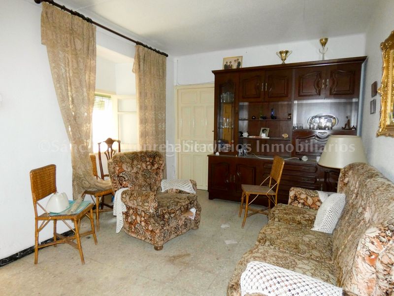 Foto 339f2c99-8770-4223-9d30-8b4acca92ecf. Casa en plaza arenal 20d en Alcázar de San Juan