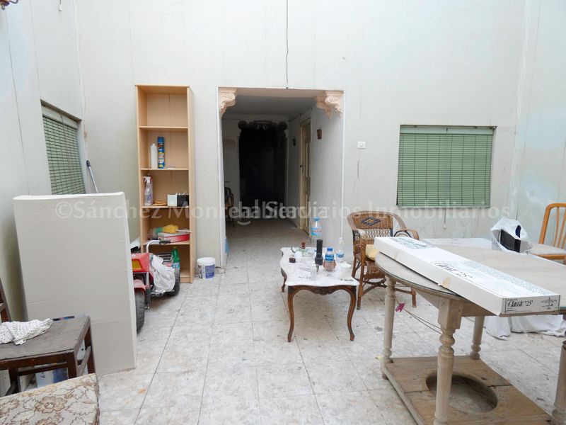 Foto e520d973-4c0d-4211-a10f-12585fe60981. Casa en plaza arenal 20d en Alcázar de San Juan