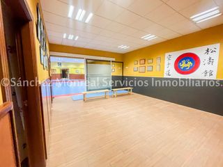 Local Comercial a Callejón de virgilio 7. Con licencia de apertura en vigor