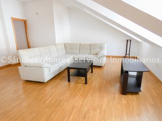 Pis  Calle menor. Piso muy grande de 4 dormitorios todos dobles