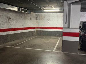 Parking coche en Calle federico de le�n 1. �plaza de garaje amplia en ciudad jard�n!