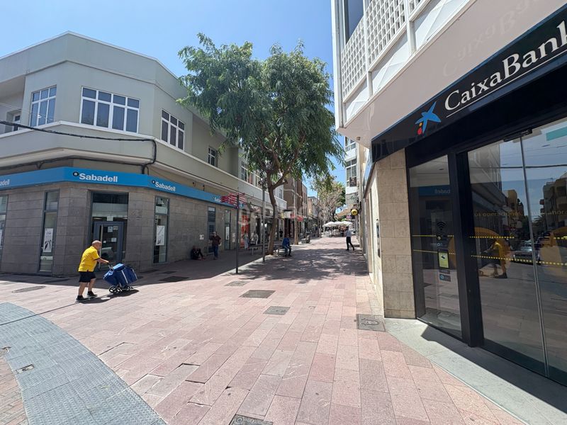 Foto 5cf3fc9b-385e-4f63-9a56-25508dd6320d. Location local commercial dans calle navarra 11 dans Telde