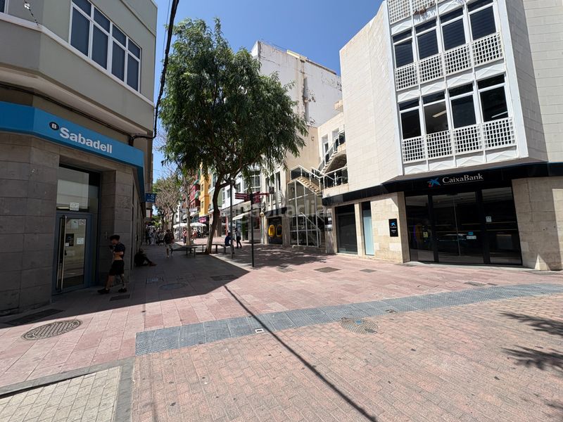 Foto f4b1a49b-f914-489a-bf61-225990263229. Location local commercial dans calle navarra 11 dans Telde