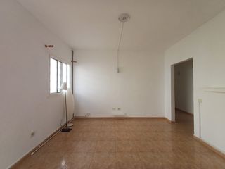 Location Rez-de-chaussée à Calle elías hernández pérez 7. ¡piso bajo de 2 dormitorios con espacios muy amplios y muy lumin