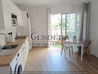 Affitto Piccolo appartamento in Calle del doctor ingram 8. Apartamento céntrico y reformado, con terraza y piscina