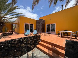 Chalet  Calle el matorral. Vivienda exclusiva en frontera