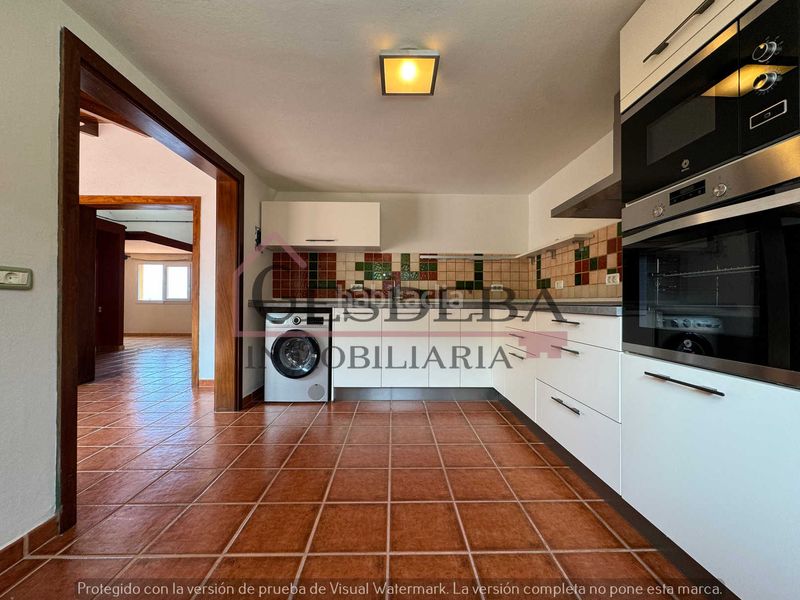 Foto 2bd4ff8a-55d0-4979-93f8-fe31e7e4e596. Xalet amb aparcament a Frontera