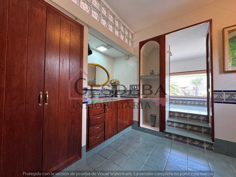 Foto b2b39a88-c38c-4350-8d7b-33b5fc579959. Xalet amb aparcament a Frontera