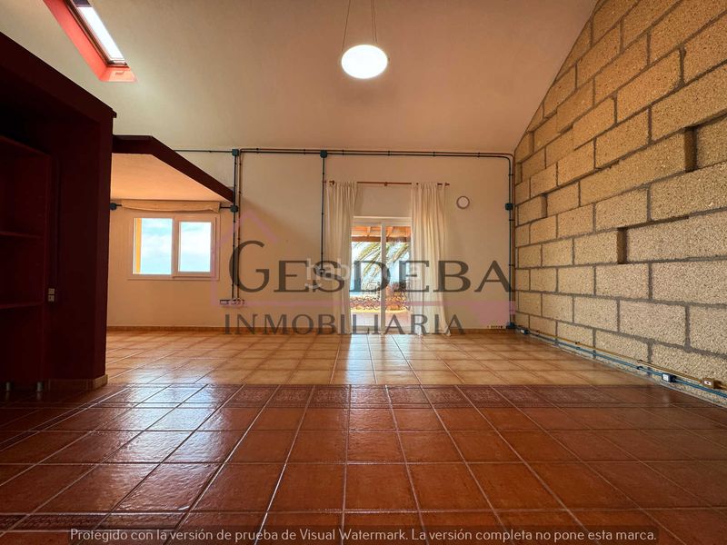 Foto b53efde0-5382-4cd8-8e42-f0e6cf8cc398. Xalet amb aparcament a Frontera
