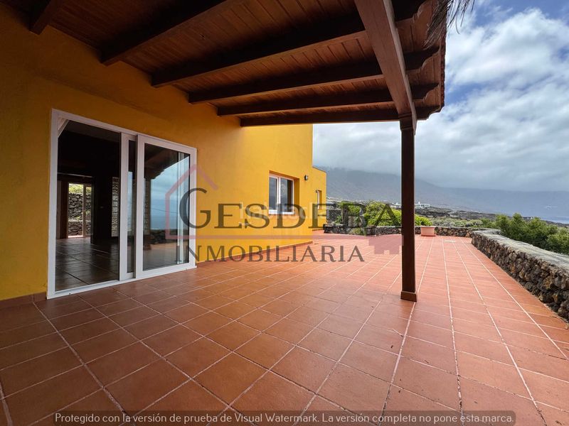Foto c5a3b82b-5305-4d8c-8192-19e8cb6fc6e0. Xalet amb aparcament a Frontera
